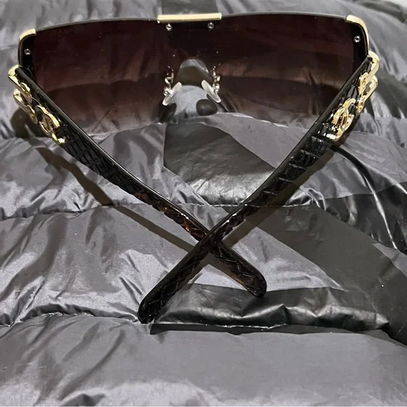 CHANEL Black and brown fashion Sunglasses - Picture 7 of 8
